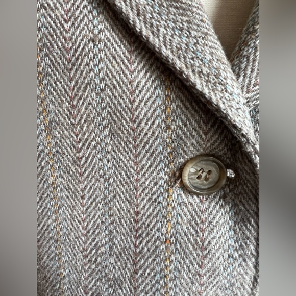 Tailored blazer - perfect for spring. - Picture 3 of 11